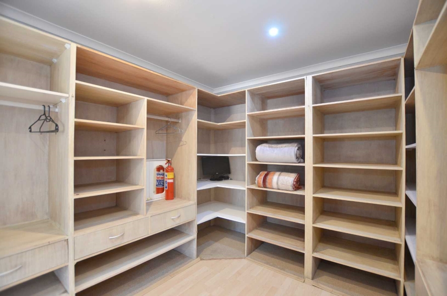 7 Bedroom Property for Sale in Westcliff Western Cape